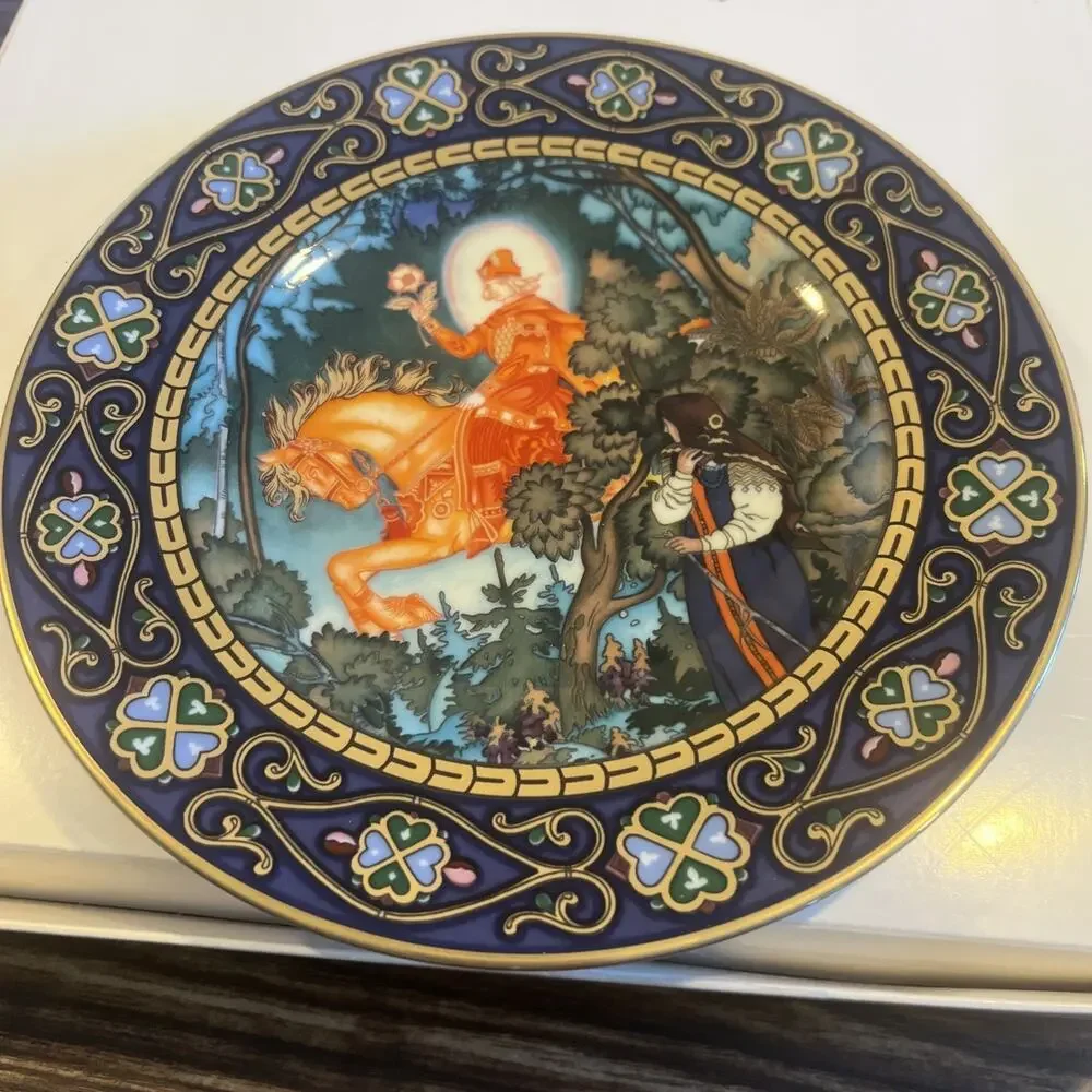 Villeroy & Boch Heinrich "The Red Knight with Box & Certificate - Picture 2 of 5